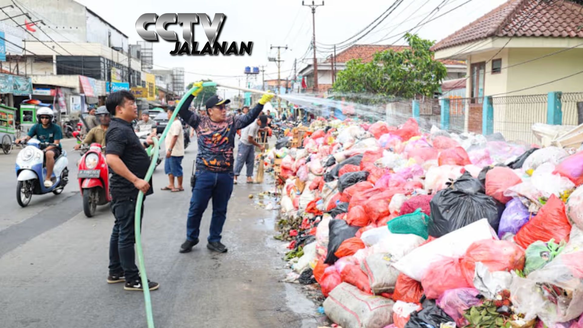 Darurat Sampah di Tangerang Selatan, Jalanan Dipenuhi Tumpukan Limbah dan Picu Keluhan Warga