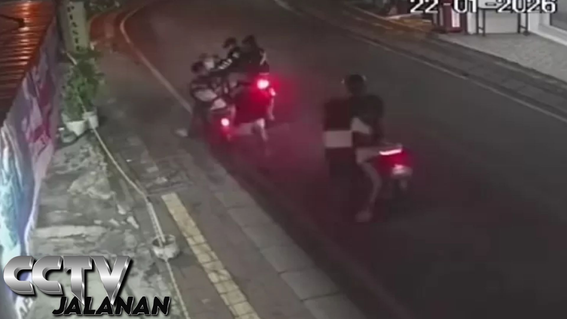 Aksi Begal Terekam CCTV Gegerkan Padangsambian